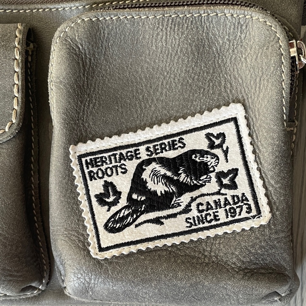 Vintage Roots Heritage Special Edition Belt Bag. Made in Canada 🇨🇦 - Picture 3 of 3